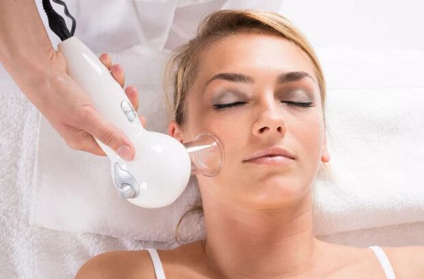 Vakuuminio masažo procedūra padės išvalyti veido odą ir išlyginti raukšles